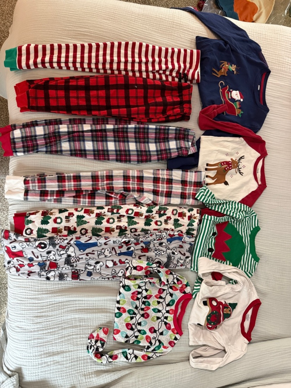 11 item mixed Christmas boys pajama clothing. Size 6.